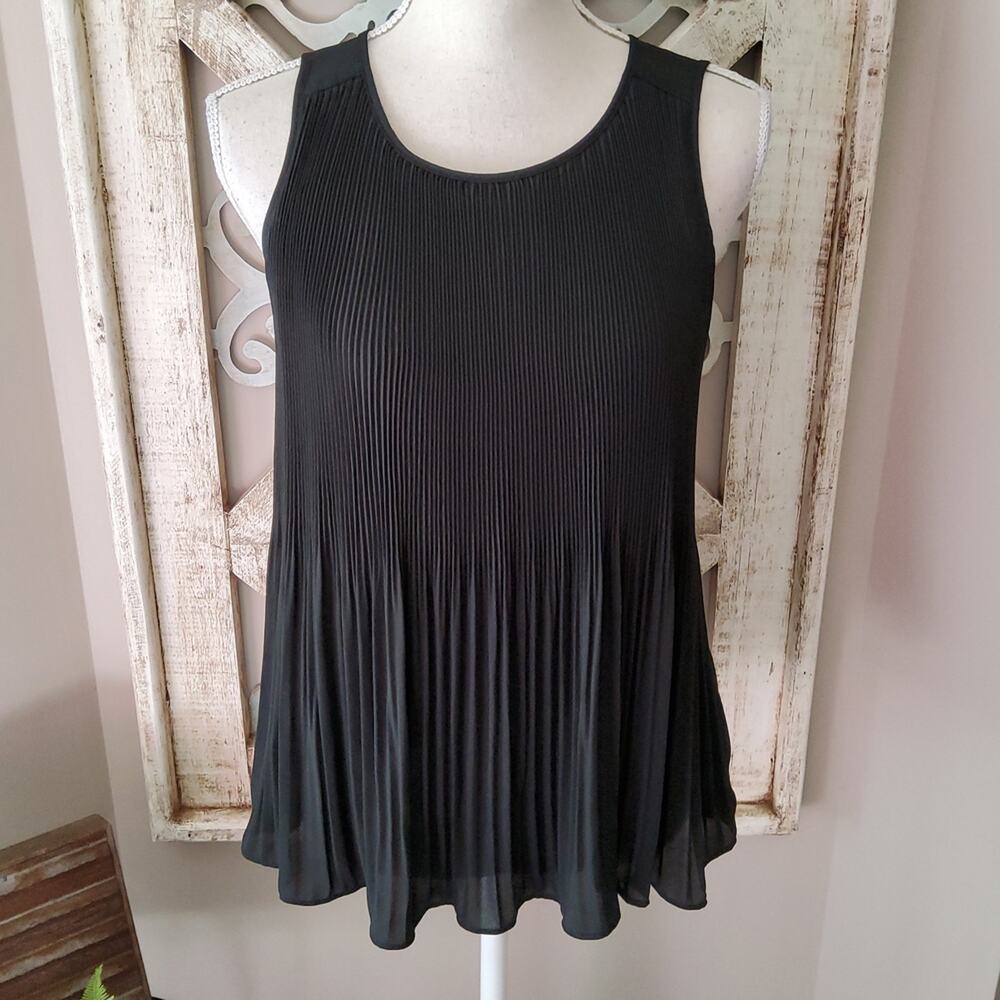 Loft Women's Pleated Sleeveless Flowy Tank Top in Black - Picture 2 of 6